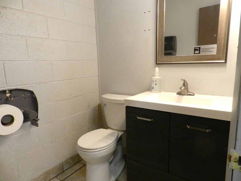 More Photos Of 601 E Main St, Montrose Freestanding For Sale