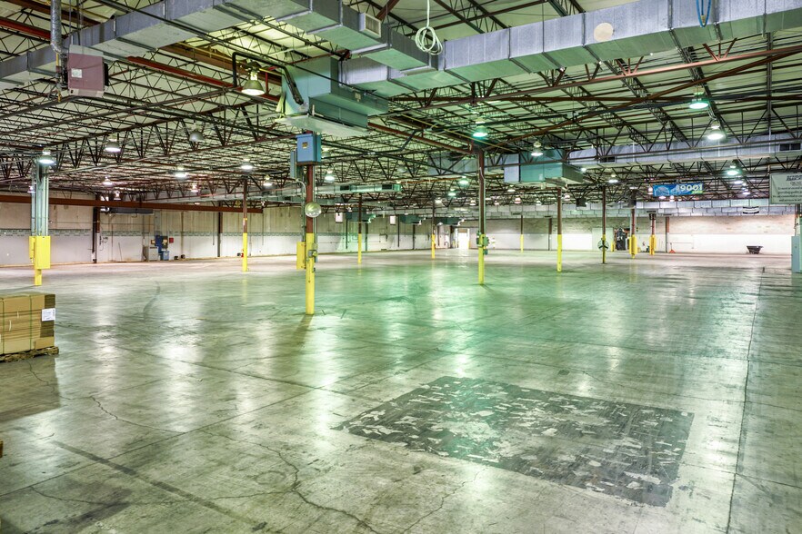 More Photos Of 2375 Murphy Blvd, Gainesville Distribution For Lease