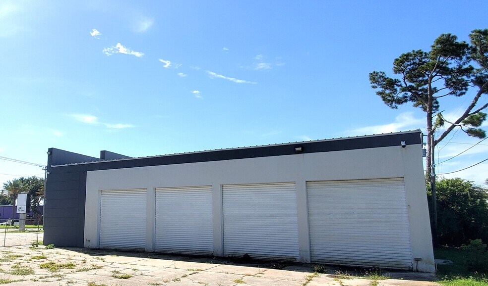 More Photos Of 1522 Ridgewood Ave, Holly Hill Showroom For Sale