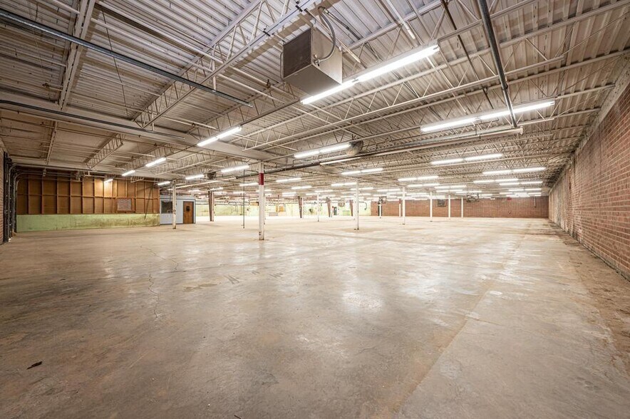 More Photos Of 1120 1st St W, Conover Distribution For Lease