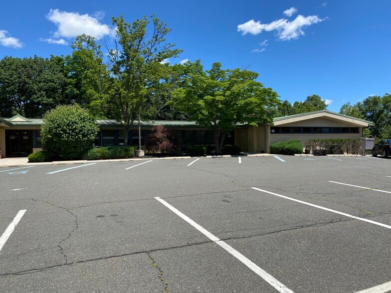 More Photos Of 345 N Main St, New City Office For Lease