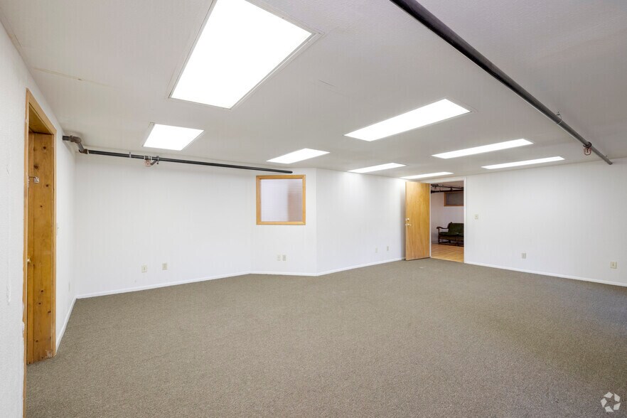 More Photos Of 13 N San Francisco St, Flagstaff Storefront Retail Office For Lease