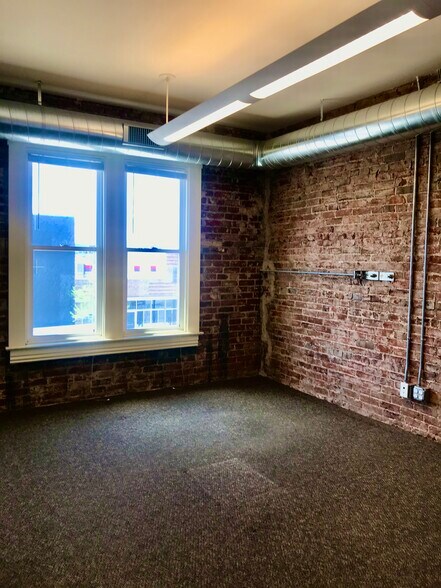 More Photos Of 482 S Broadway, Denver Storefront Retail Office For Lease