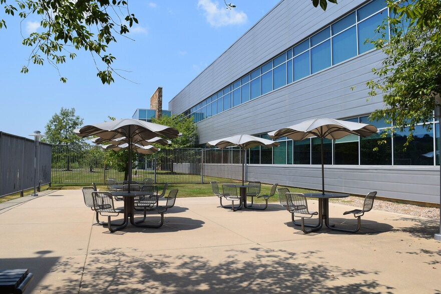 More Photos Of 355 Ledgelawn Dr, Conway Office For Lease