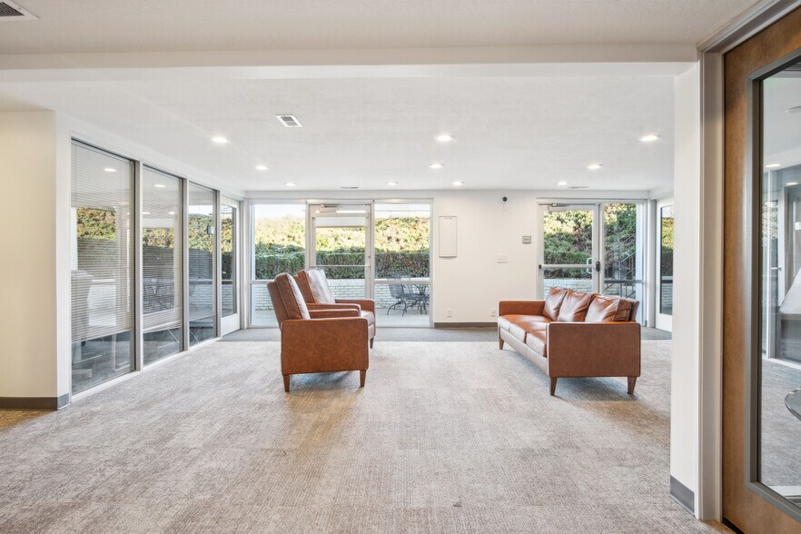 More Photos Of 940 N 400 E, North Salt Lake Office For Sale