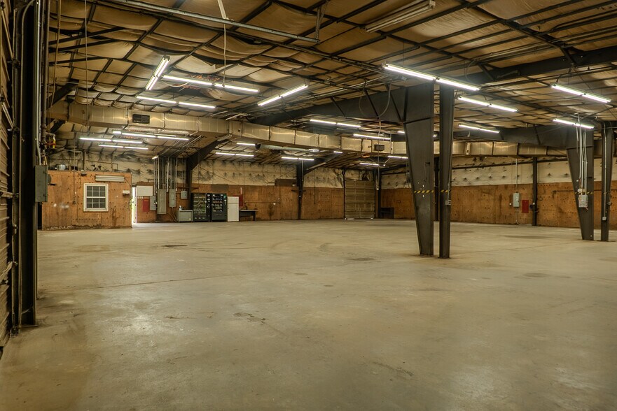 More Photos Of 6504 Burlington Rd, Whitsett Manufacturing For Lease