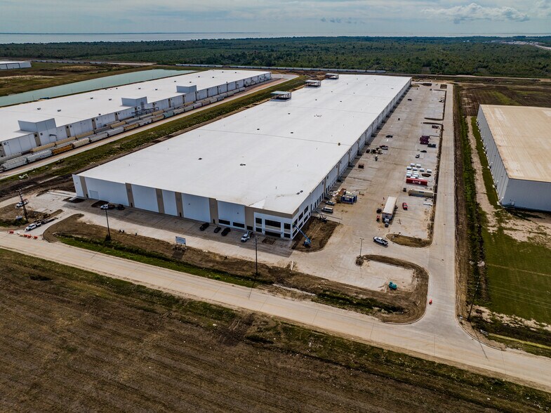 More Photos Of 6500 Nita Way, Baytown Distribution For Sale