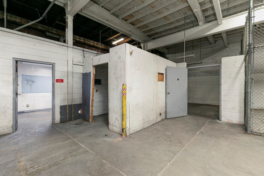 More Photos Of 530 W McDaniel St, Springfield Industrial For Lease