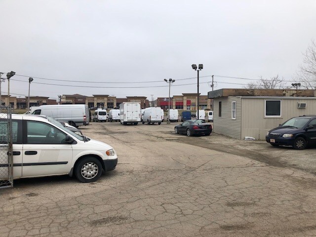 More Photos Of 25W261 Lake St, Roselle Auto Dealership For Sale