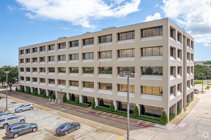 More Photos Of 800 W Commerce Rd, New Orleans Office For Lease