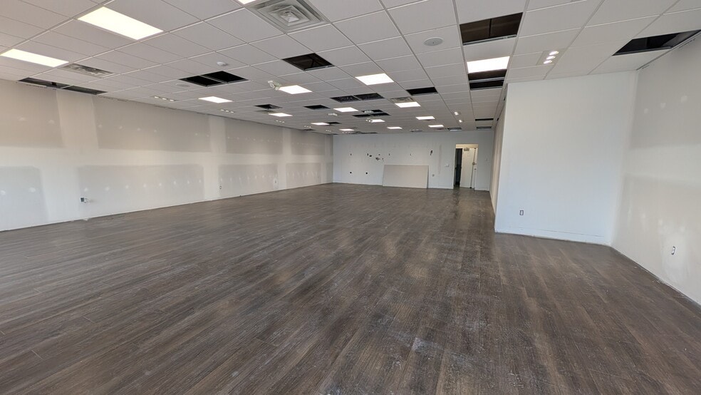 More Photos Of 4615 Grape Rd, Mishawaka Freestanding For Lease