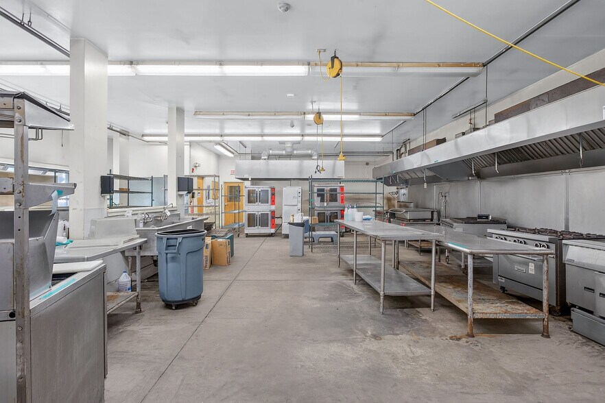 More Photos Of 18 Elm Ct, Sheffield Restaurant For Sale