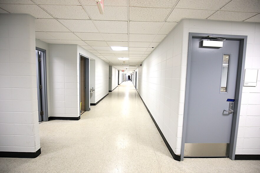 More Photos Of 646 Chicago Rd, Chicago Heights Office For Lease