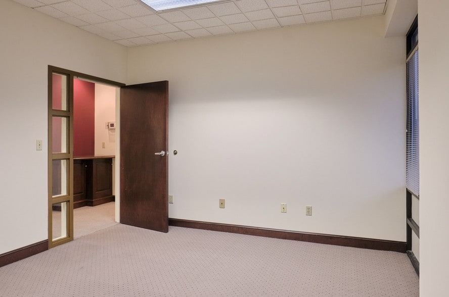 More Photos Of 1908 W Allen St, Allentown Office For Lease