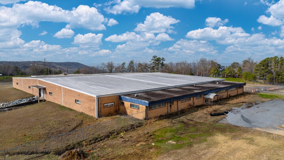 More Photos Of 5759 Tammy Little Dr, Section Warehouse For Sale