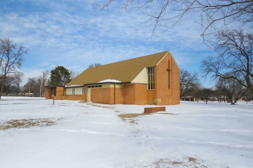 More Photos Of 1245 S Fabrique Dr, Wichita Flex For Sale