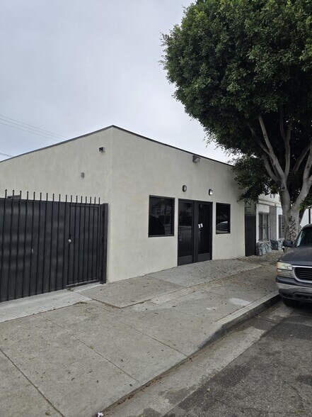 More Photos Of 917 W Compton Blvd, Compton Storefront Retail Office For Lease