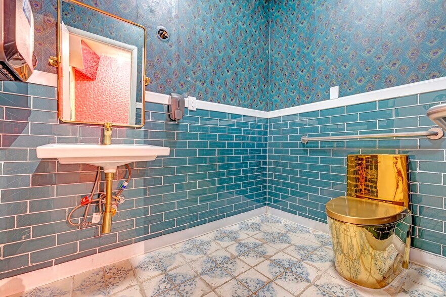 More Photos Of 122 W Main St, Florence Storefront For Sale