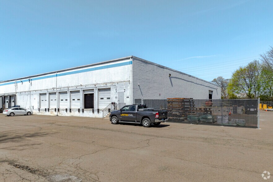 More Photos Of 65-145 Furniture Row, Milford Warehouse For Lease