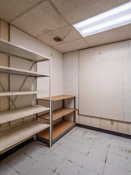 More Photos Of 1 W Choctaw Ave, Mcalester Flex For Sale