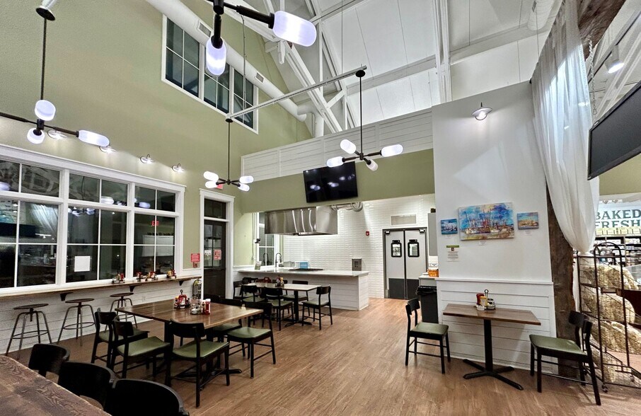 More Photos Of 303 Bleecker St S, Bluffton General Retail For Sale