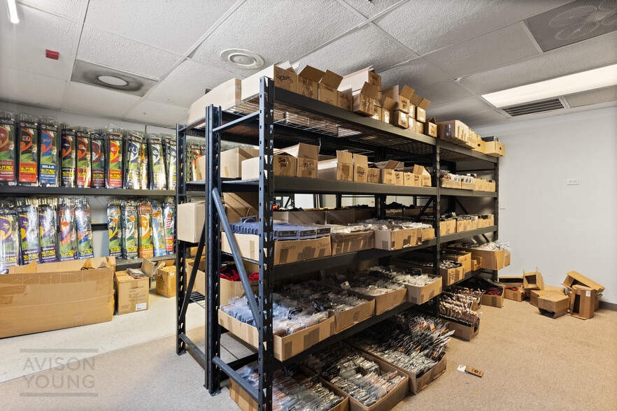 More Photos Of 175 Semoran Commerce Pl, Apopka Light Distribution For Sale