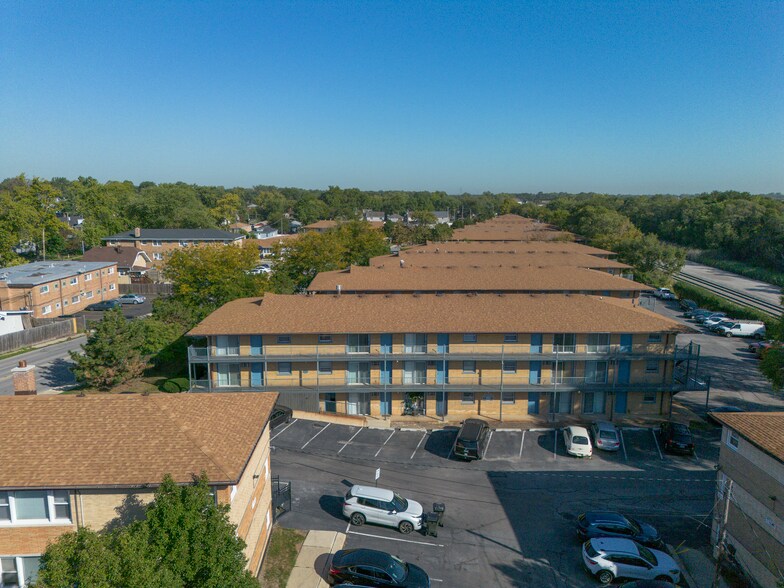 More Photos Of 2130 122nd St, Blue Island Apartments For Sale