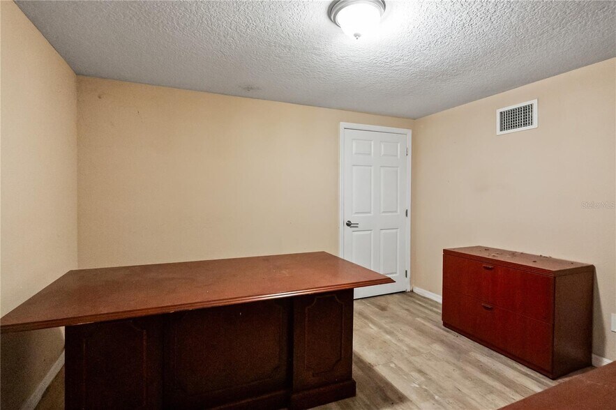 More Photos Of 1049 E Myers Blvd, Groveland Warehouse For Sale