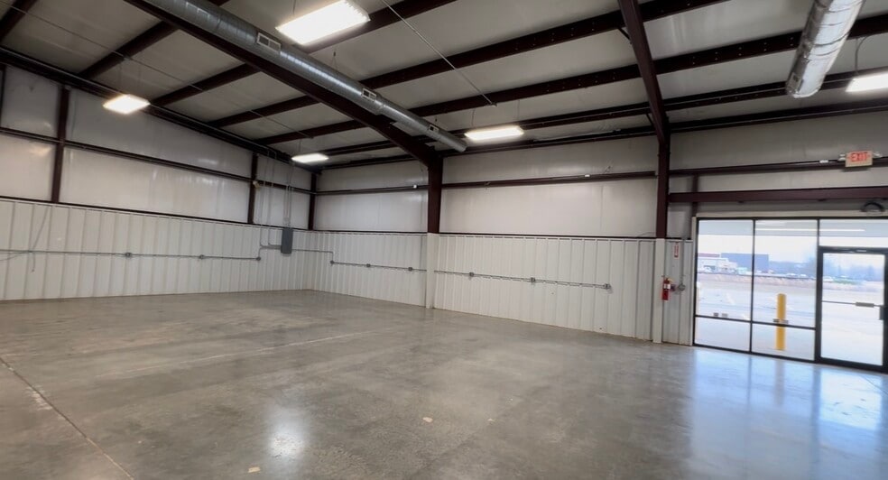 More Photos Of 111 Spacegate Dr, Huntsville Warehouse For Sale