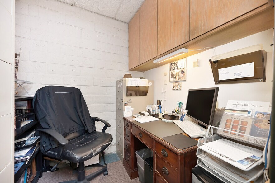 More Photos Of 11879 Kemper Rd, Auburn Office For Sale