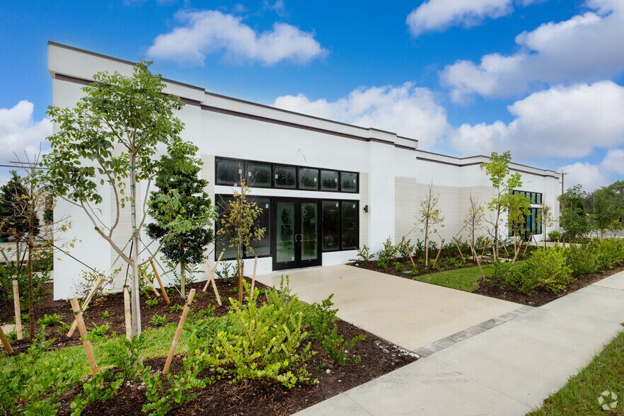 More Photos Of 11222 E Tamiami Trl, Naples Freestanding For Lease