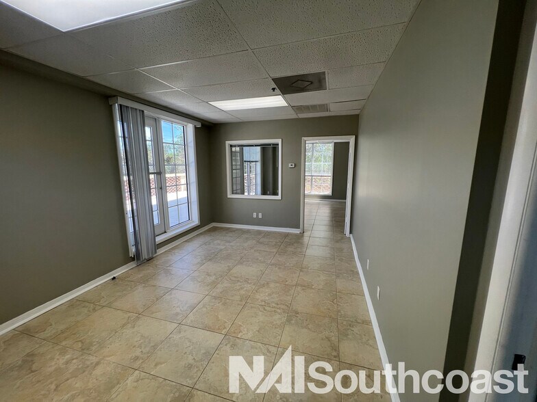 More Photos Of 7000 SE Federal Hwy, Stuart Office For Lease