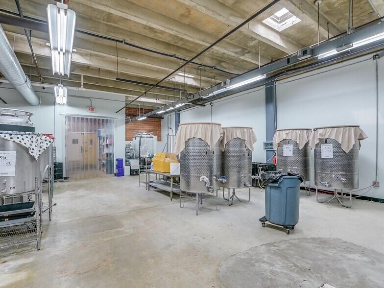More Photos Of 414 Vera Cruz, San Antonio Warehouse For Lease