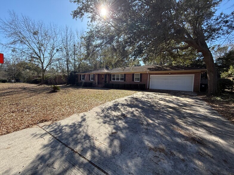 More Photos Of 118 E 7th North St, Summerville Office For Lease