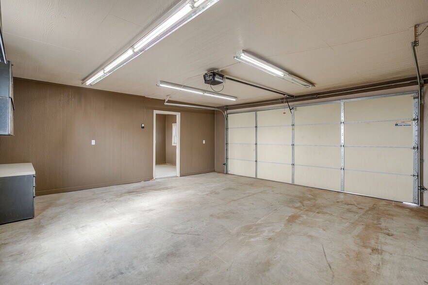 More Photos Of 2165 Ranger Hwy, Weatherford Office For Lease