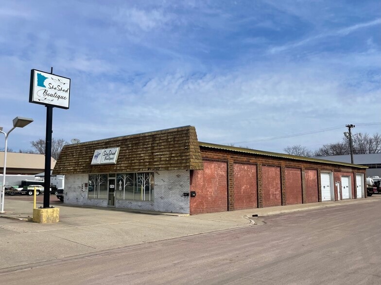 Primary Photo Of 101 N Cass Ave, Springfield Light Distribution For Sale