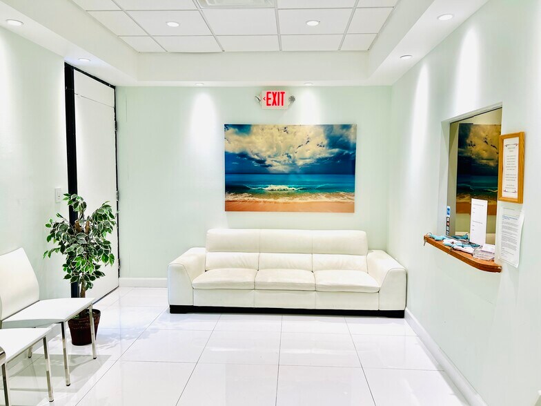 More Photos Of 8370 W Flagler St, Miami Medical For Lease