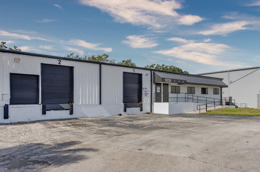 More Photos Of 5230-5232 S Orange Ave, Edgewood Manufacturing For Lease