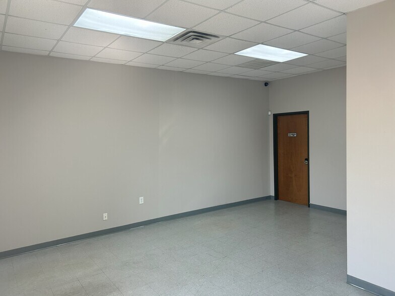 More Photos Of 8001 Valcasi Dr, Arlington Warehouse For Lease