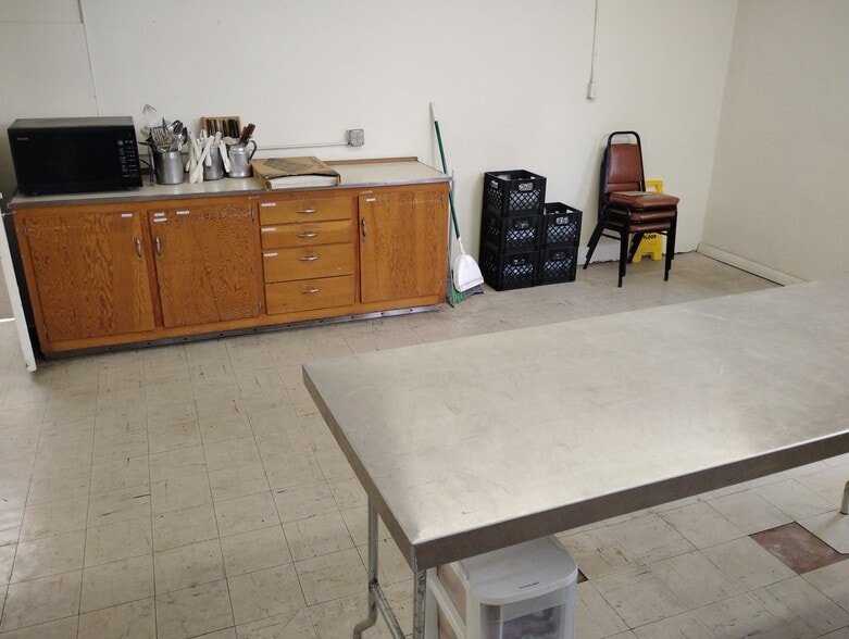 More Photos Of 906 Elm St, Coffeyville Religious Facility For Sale