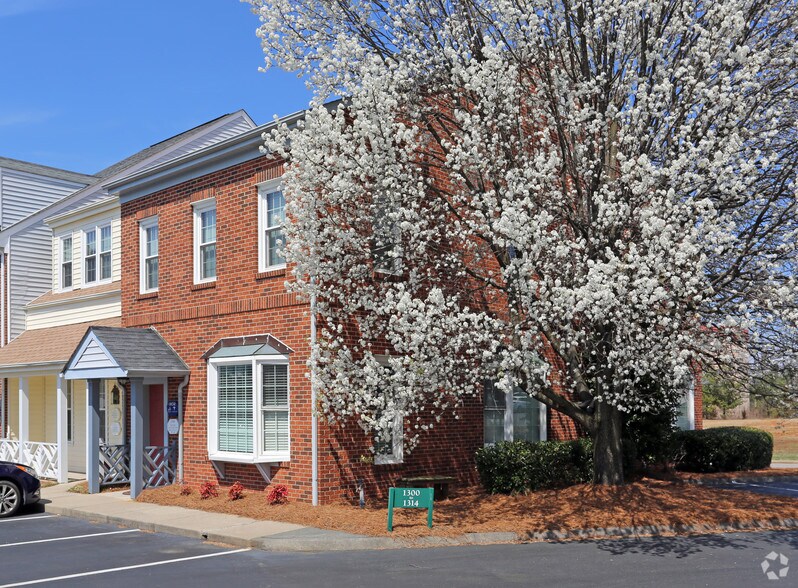 More Photos Of 1300-1302 Ashley Sq, Winston-Salem Office For Lease