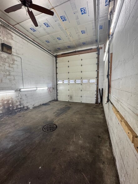 More Photos Of 11 Front St, Springfield Auto Repair For Lease