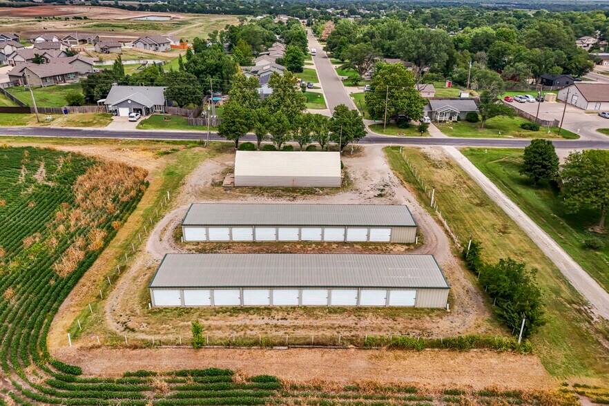 More Photos Of 201 W Silknitter St, Rose Hill Self Storage For Sale