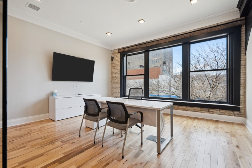 More Photos Of 212-218 E 4th St, Waterloo Loft Creative Space For Sale