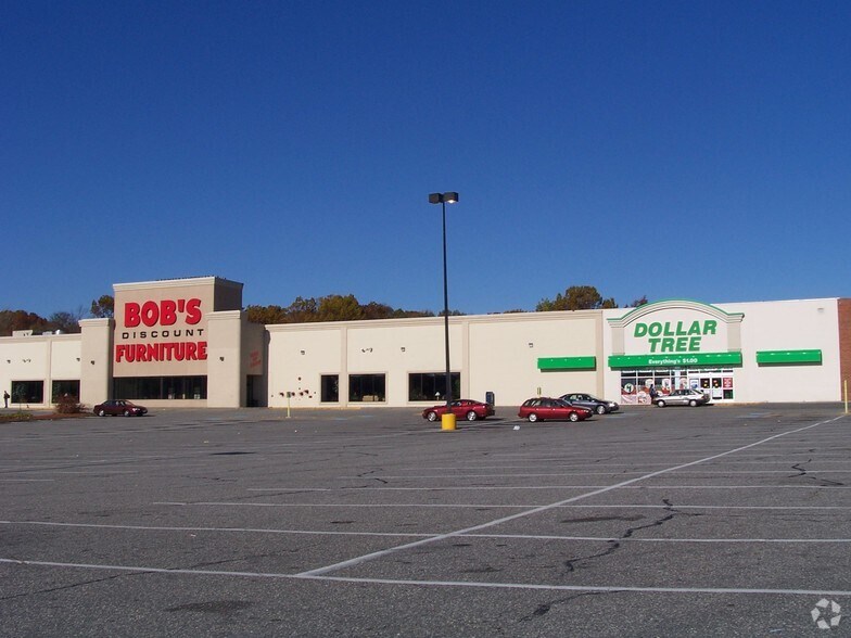 More Photos Of 472 Lincoln St, Worcester Drugstore For Lease