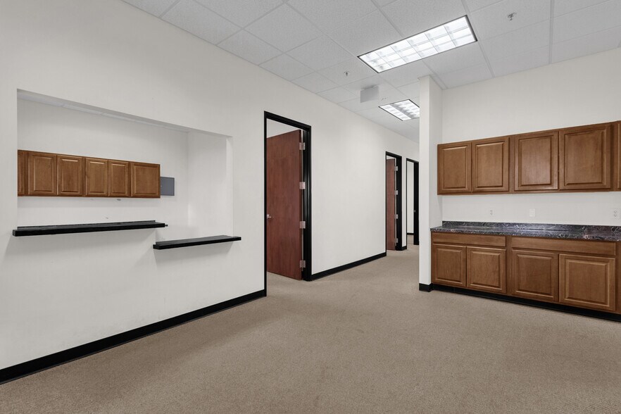 More Photos Of 70 N McClintock Dr, Chandler Medical For Sale