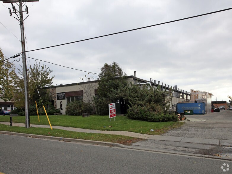 More Photos Of 131 Sunrise Ave, Toronto Warehouse For Lease