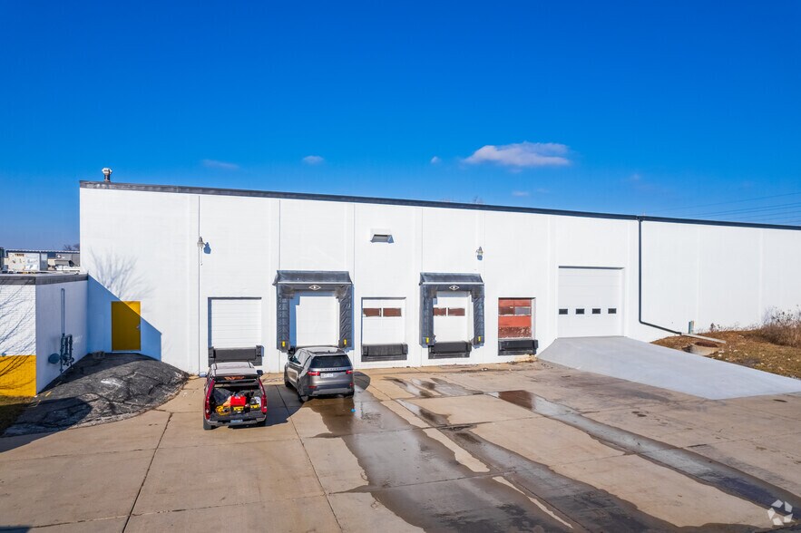 More Photos Of 2350 S 170th St, New Berlin Manufacturing For Lease