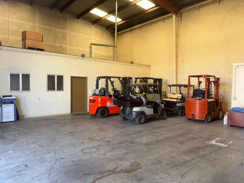 More Photos Of 1360-1366 Burton Ave, Salinas Warehouse For Sale