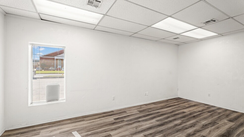 More Photos Of 8720 S Penn Ave, Oklahoma City Office For Sale